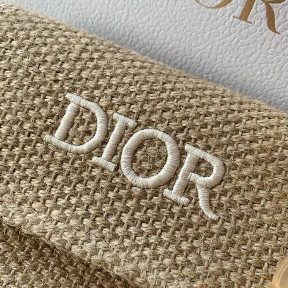 New in Box Dior Tan Heavy Hemp/Raffia GWP Shoulder Bag— Absolutely Stunning! - Picture 2 of 10